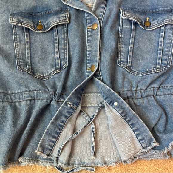 Maurices Denim Jacket Light Wash with Adjustable Waist & Raw Hem Size 2X - Picture 7 of 15